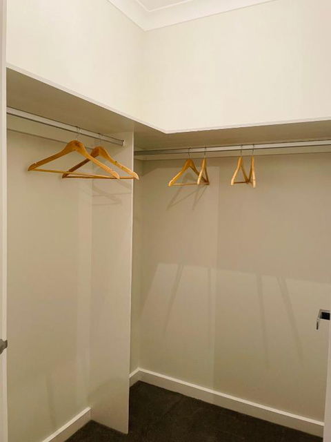 Entire 4 Bedroom Brand New Home In Melton South ! - Tourism Brisbane 4