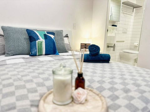 ES2410-2Bed 2Bath Vision Apt With Balcony, Pool & Gym - Tourism Brisbane 0