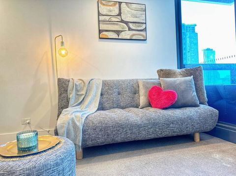 ES2410-2Bed 2Bath Vision Apt With Balcony, Pool & Gym - Tourism Brisbane 1