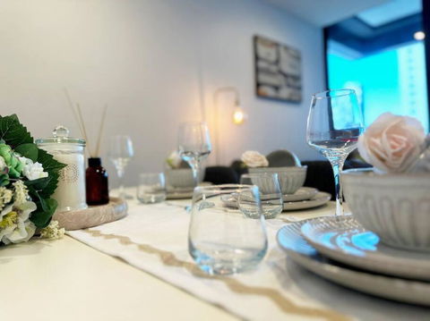 ES2410-2Bed 2Bath Vision Apt With Balcony, Pool & Gym - Tourism Brisbane 3