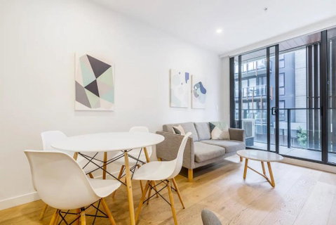 Executive Comfort Living Near La Trobe & RMIT Uni - Brisbane Tourism 1