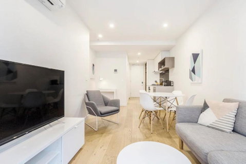 Executive Comfort Living Near La Trobe & RMIT Uni - Brisbane Tourism 0