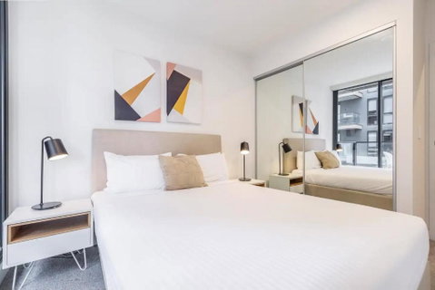 Executive Comfort Living Near La Trobe & RMIT Uni - Brisbane Tourism 4