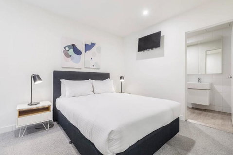Executive Comfort Living Near La Trobe & RMIT Uni - Brisbane Tourism 3