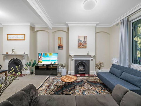 Fancy 4 BR House With Parking - ICC&Darling Harbour-8 Mins Walk - Brisbane Tourism 2