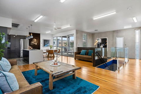 Exquisite Beachside Mansion - Tourism Brisbane 3