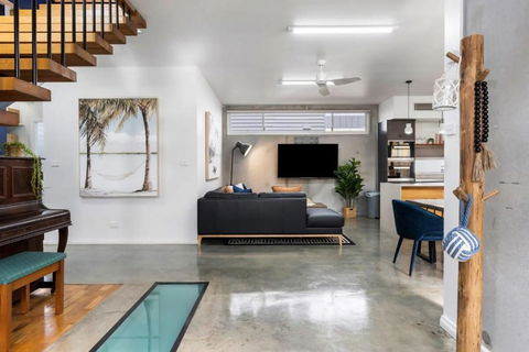 Exquisite Beachside Mansion - Tourism Brisbane 4