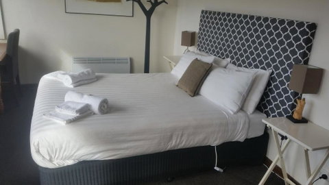 Fish Creek Hotel - Brisbane Tourism 4