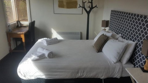 Fish Creek Hotel - Brisbane Tourism 3