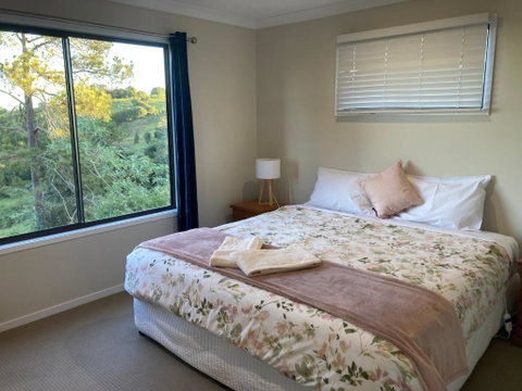 Flame Tree Chalet - Tourism Brisbane 1