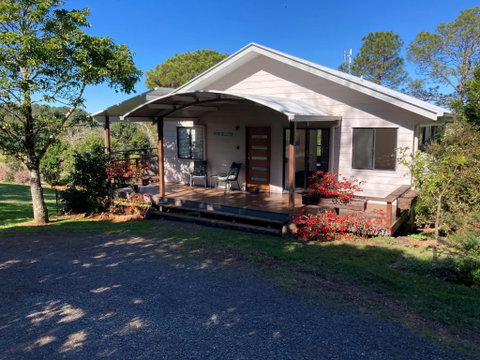 Flame Tree Chalet - Tourism Brisbane 0