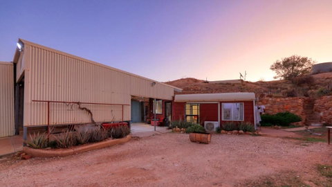 Fossickers Den Dugout Accommodation - Tourism Brisbane 0