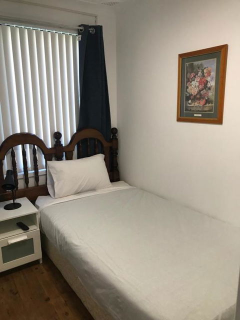 Fragrant Home-68C One King Single Bed Aircon Room - Tourism Brisbane 3
