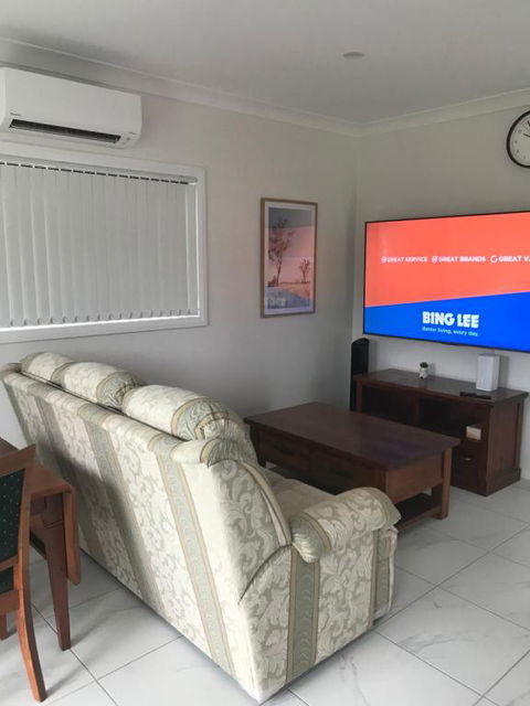 Fragrant Home-68A Brand New 2 Rooms House With Beautiful Private Garden And Entrance,5G Wifi - Tourism Brisbane 3
