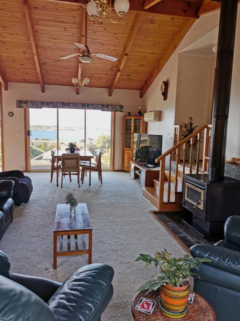 Flinders Island Masters Quarters - Lady Barron - Tourism Brisbane 3