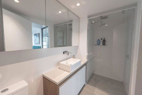 FV Peppers 2BR 2BA W Parking, Shared Spa, Gym, Pool - Brisbane 4u 3