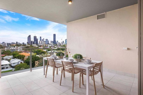 Gabba Oasis:Luxury 3BRM Apt Pool - Tourism Brisbane 3