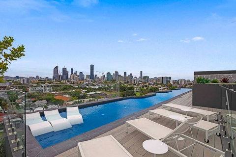 Gabba Oasis:Luxury 3BRM Apt Pool - Tourism Brisbane 1
