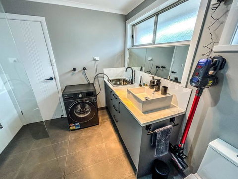 Geelong West Unit - Brisbane Tourism 3