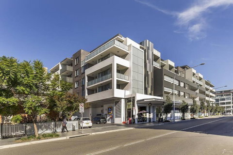 GLAD1 - Monash Rd - Gladesville - Tourism Brisbane 0