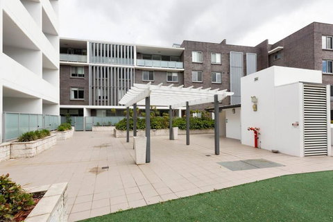 GLAD1 - Monash Rd - Gladesville - Tourism Brisbane 1