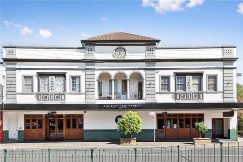 GLAD1 - Monash Rd - Gladesville - Tourism Brisbane 2