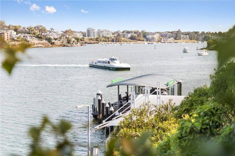 GLAD1 - Monash Rd - Gladesville - Tourism Brisbane 3