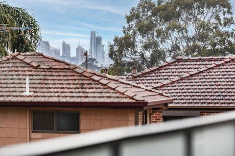 GLAD3 Gladesville Getaway Bright & Contemporary - Tourism Brisbane 1