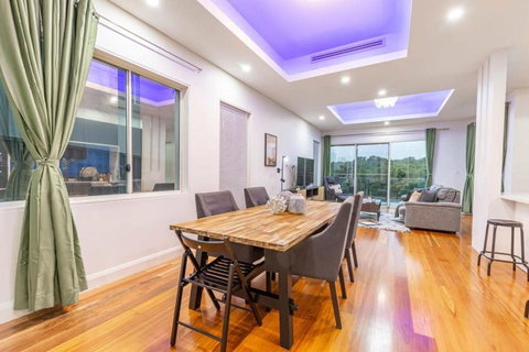 Glamorous 5BD House W Water View In Melrose Park - Brisbane Tourism 3