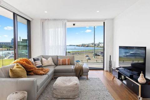 Harbour Towers Newcastle, Elite Apartment Stays, Free Parking & Tram Access - Tourism Brisbane 0