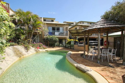 GORGEOUS STUDIO + 100M TO BEACH + POOL - Brisbane Tourism 3