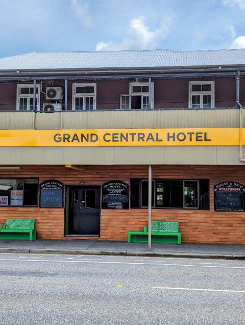 GRAND CENTRAL HOTEL PROSERPINE - Brisbane 4u 2
