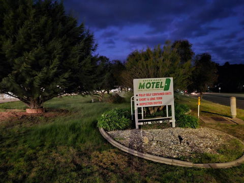 Green Door Motel - Tourism Brisbane 0