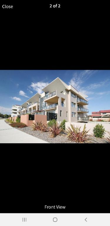 GREENWAY WATERS 2 Bed Apartment - Brisbane Tourism 0