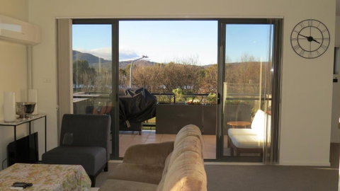GREENWAY WATERS 2 Bed Apartment - Brisbane Tourism 3