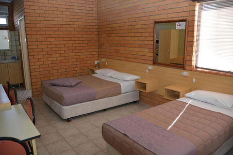 Grong Grong Motor Inn - Tourism Brisbane 2
