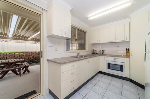 H1211 Mission Terrace Lakewood Heights Estate - Tourism Brisbane 4