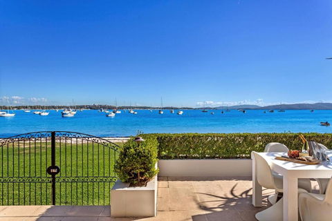 H3 Port Stephens - Brisbane Tourism 0