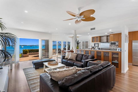 H3 Port Stephens - Brisbane Tourism 3