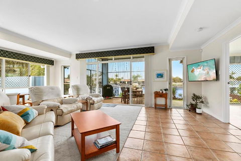 HALYCON HOUSE - Brisbane Tourism 0