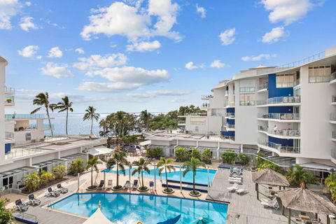 Hamptons Meets Hervey Bay In Upmarket Resort - Ocean Views - Tourism Brisbane 0