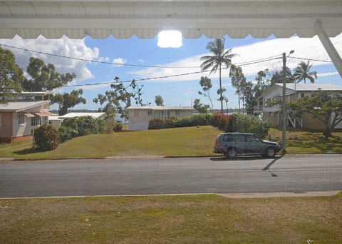 Happy Days - Burrum Heads- Close To Boatramp- 2BR - Tourism Brisbane 1