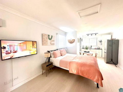Happy Studio In NewCastle - Brisbane Tourism 0