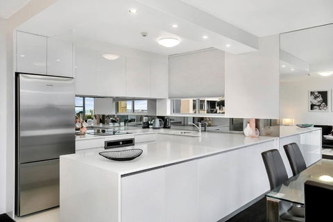 HARIS - Modern 2BR Apartment With Views - Tourism Brisbane 1