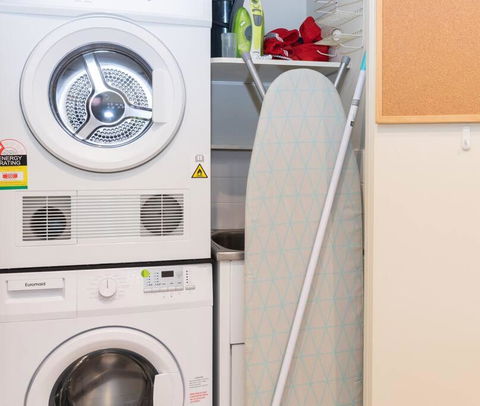 Harp Haven - Contemporary In Suburban Tree Lined Kew - Tourism Brisbane 2