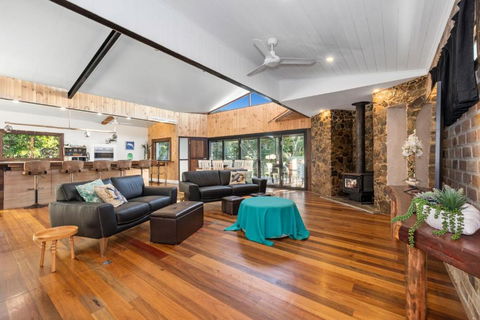 Hastings Paradise Lake House - Tourism Brisbane 3