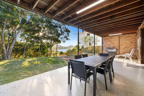 Hastings Paradise Lake House - Tourism Brisbane 2