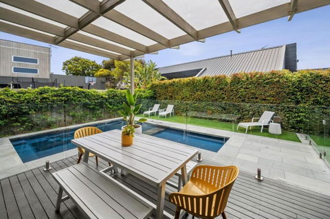 Haven Beach House - Tourism Brisbane 1