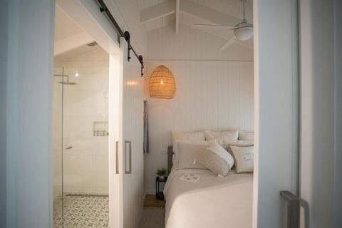 Gumnut Cottage Gippsland - Tiny Romantic Escape W King Bed Mountain Views - Tourism Brisbane 4