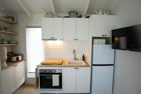 Gumnut Cottage Gippsland - Tiny Romantic Escape W King Bed Mountain Views - Tourism Brisbane 2